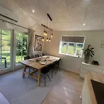 Naturperle Midt I Skoven, Ved So Og Eng Vejle