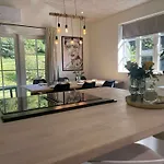Naturperle Midt I Skoven, Ved So Og Eng Vejle