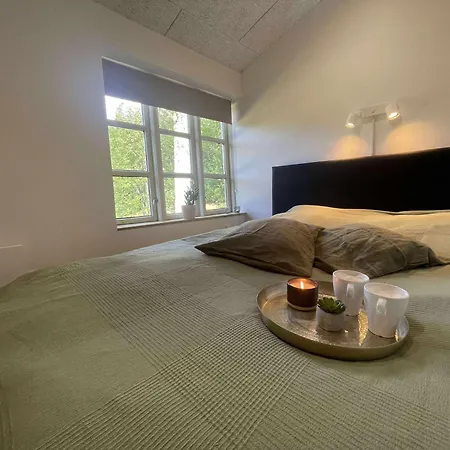 Naturperle Midt I Skoven, Ved Sø Og Eng *