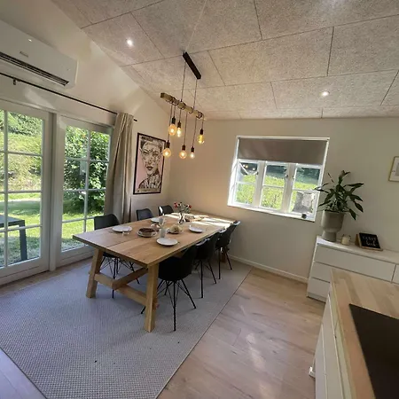 Naturperle Midt I Skoven, Ved Sø Og Eng Vejle
