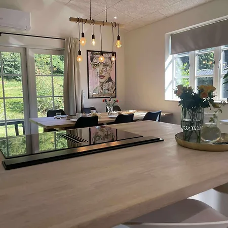 Naturperle Midt I Skoven, Ved Sø Og Eng Vejle