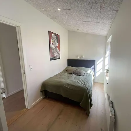 Naturperle Midt I Skoven, Ved Sø Og Eng