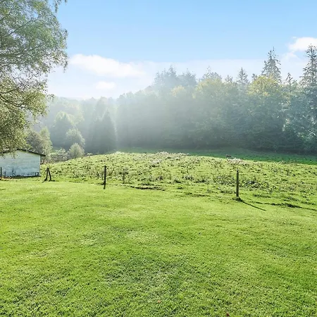 Naturperle Midt I Skoven, Ved So Og Eng *