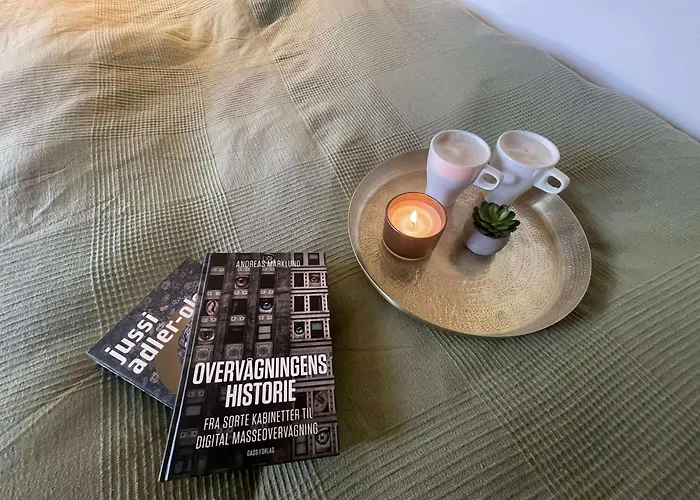 Naturperle Midt I Skoven, Ved So Og Eng *