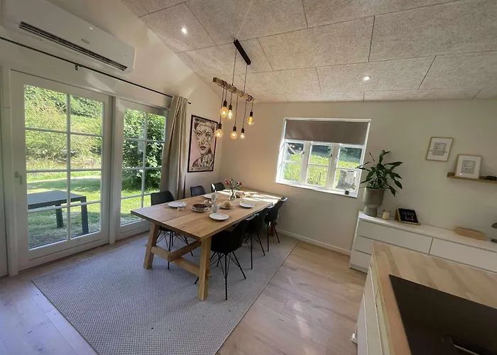 Naturperle Midt I Skoven, Ved So Og Eng 바일레