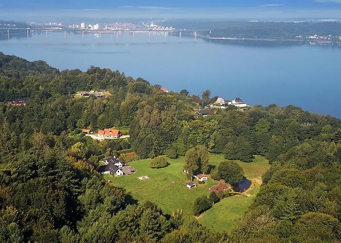 Naturperle Midt I Skoven, Ved So Og Eng * 바일레