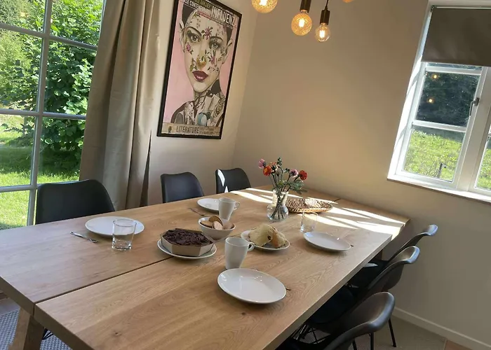 Naturperle Midt I Skoven, Ved So Og Eng 바일레